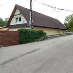 Pre 5-6 Osob, Privatne Parkovanie A Terasa