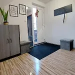 Hotel apartamentowy Pre 5-6 Osob, Privatne Parkovanie A Terasa 3*