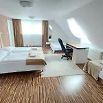 Pre 5-6 Osob, Privatne Parkovanie A Terasa Hotel apartamentowy Tajov