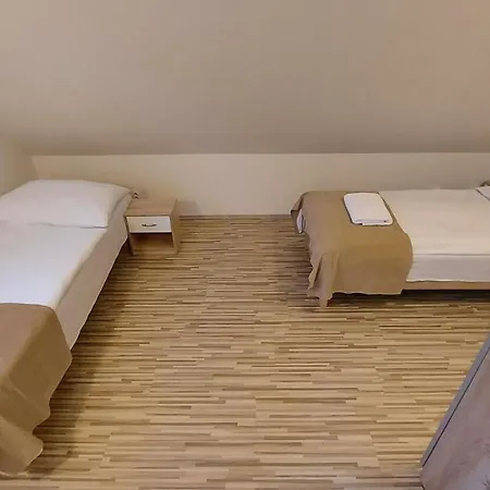 Lejlighedshotel Pre 5-6 Osob, Privatne Parkovanie A Terasa