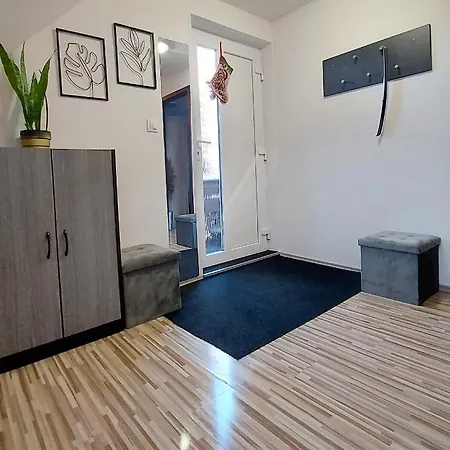 شقة فندقية Pre 5-6 Osob, Privatne Parkovanie A Terasa 3*