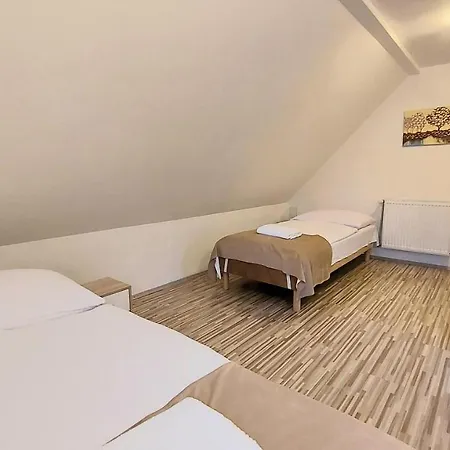 Pre 5-6 Osob, Privatne Parkovanie A Terasa 3*