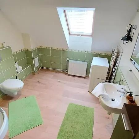 Pre 5-6 Osob, Privatne Parkovanie A Terasa Aparthotel Tajov