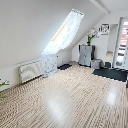 شقة فندقية Pre 5-6 Osob, Privatne Parkovanie A Terasa 3*