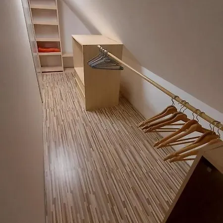 Pre 5-6 Osob, Privatne Parkovanie A Terasa 3*