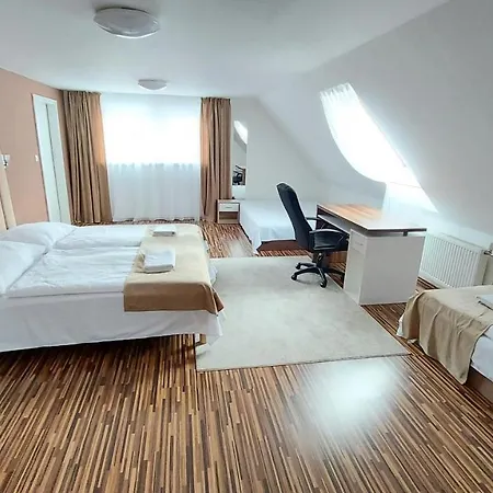 Pre 5-6 Osôb, Privatne Parkovanie A Terasa Aparthotel Tajov