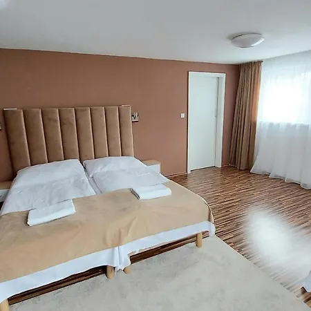 Pre 5-6 Osob, Privatne Parkovanie A Terasa 3*