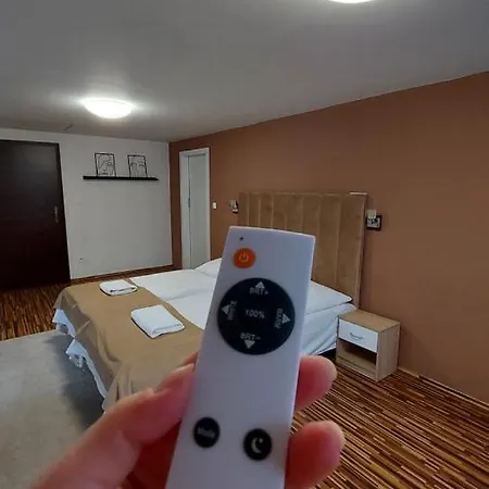 شقة فندقية Pre 5-6 Osob, Privatne Parkovanie A Terasa 3*