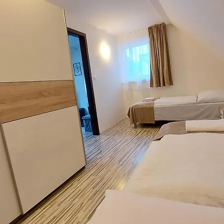 Pre 5-6 Osob, Privatne Parkovanie A Terasa Tajov