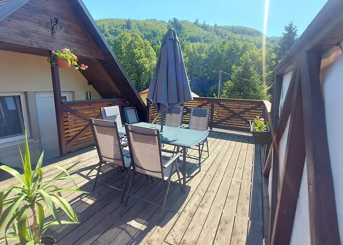 Pre 5-6 Osob, Privatne Parkovanie A Terasa Apart Otel 3*