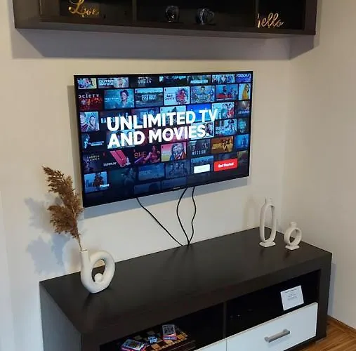 Pre 5-6 Osob, Privatne Parkovanie A Terasa 3* Tajov