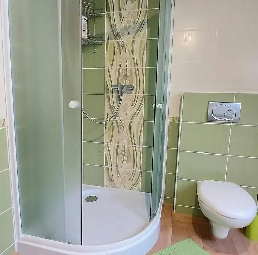 Pre 5-6 Osob, Privatne Parkovanie A Terasa Apart Otel 3*