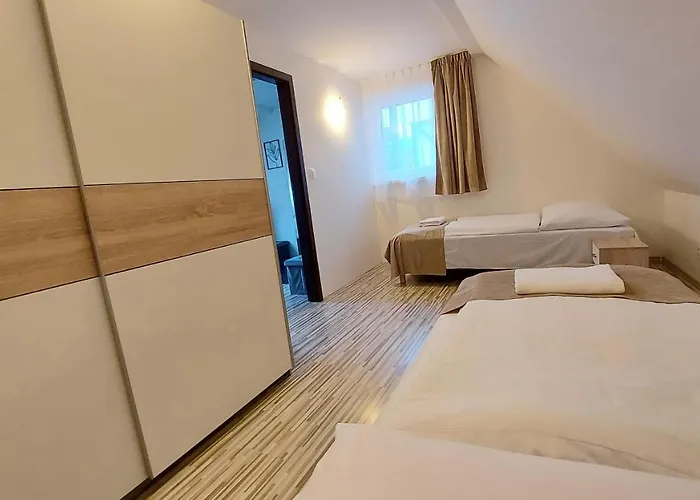 Pre 5-6 Osob, Privatne Parkovanie A Terasa Tajov