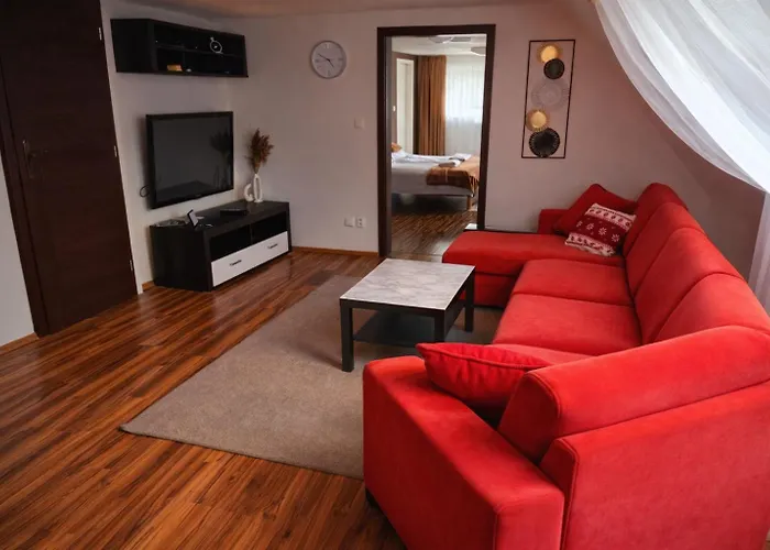 Pre 5-6 Osob, Privatne Parkovanie A Terasa 3* Tajov